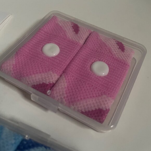 Travel Wristbands — Motion Sickness Relief - Picture 7 of 8